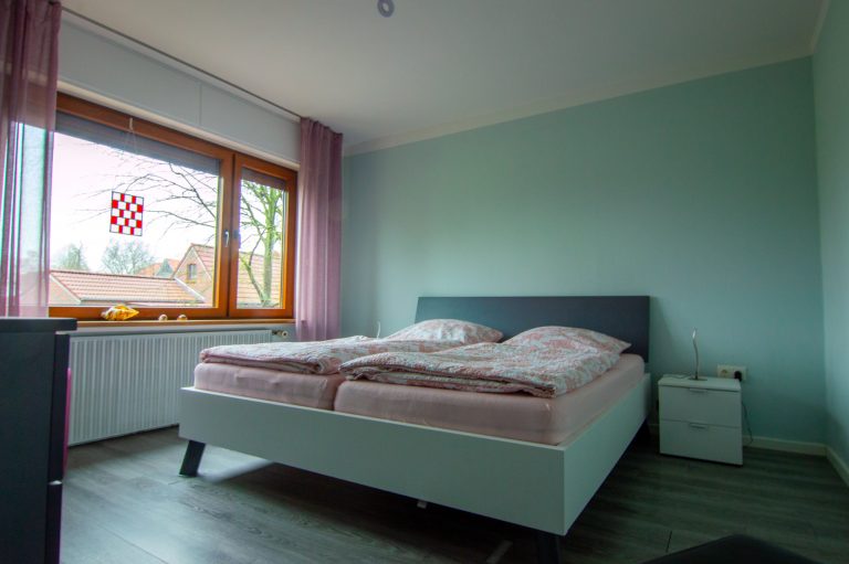 Schlafzimmer 1